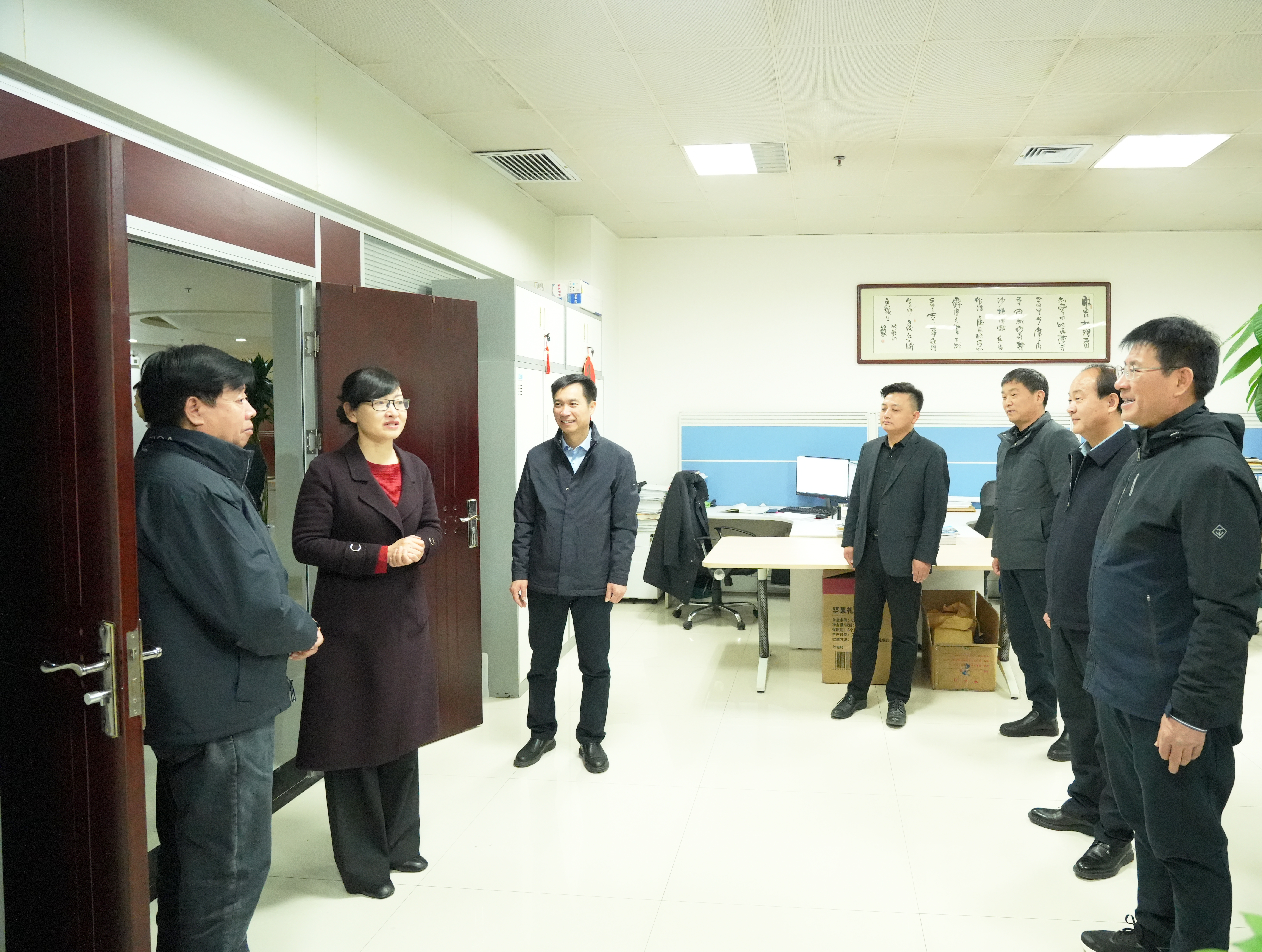 191708333137578526.jpeg 2月18日 陕投党委副书记 刘丽一行到sunbet申搏走访慰问 党飞航摄.JPG